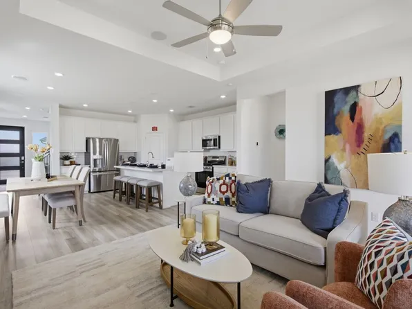 Homes Available Soon, Amandera 40s