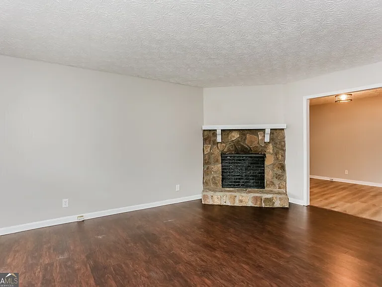 1535 Springwood Dr SE #B — Photo 5