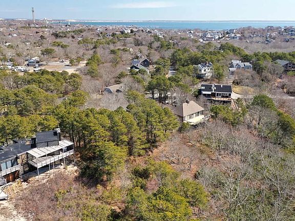 3rd image of 9 Bayberry Avenue