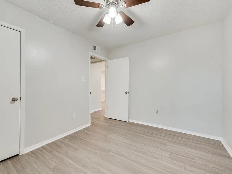 1200 Pecan Square Dr #8 — Photo 6