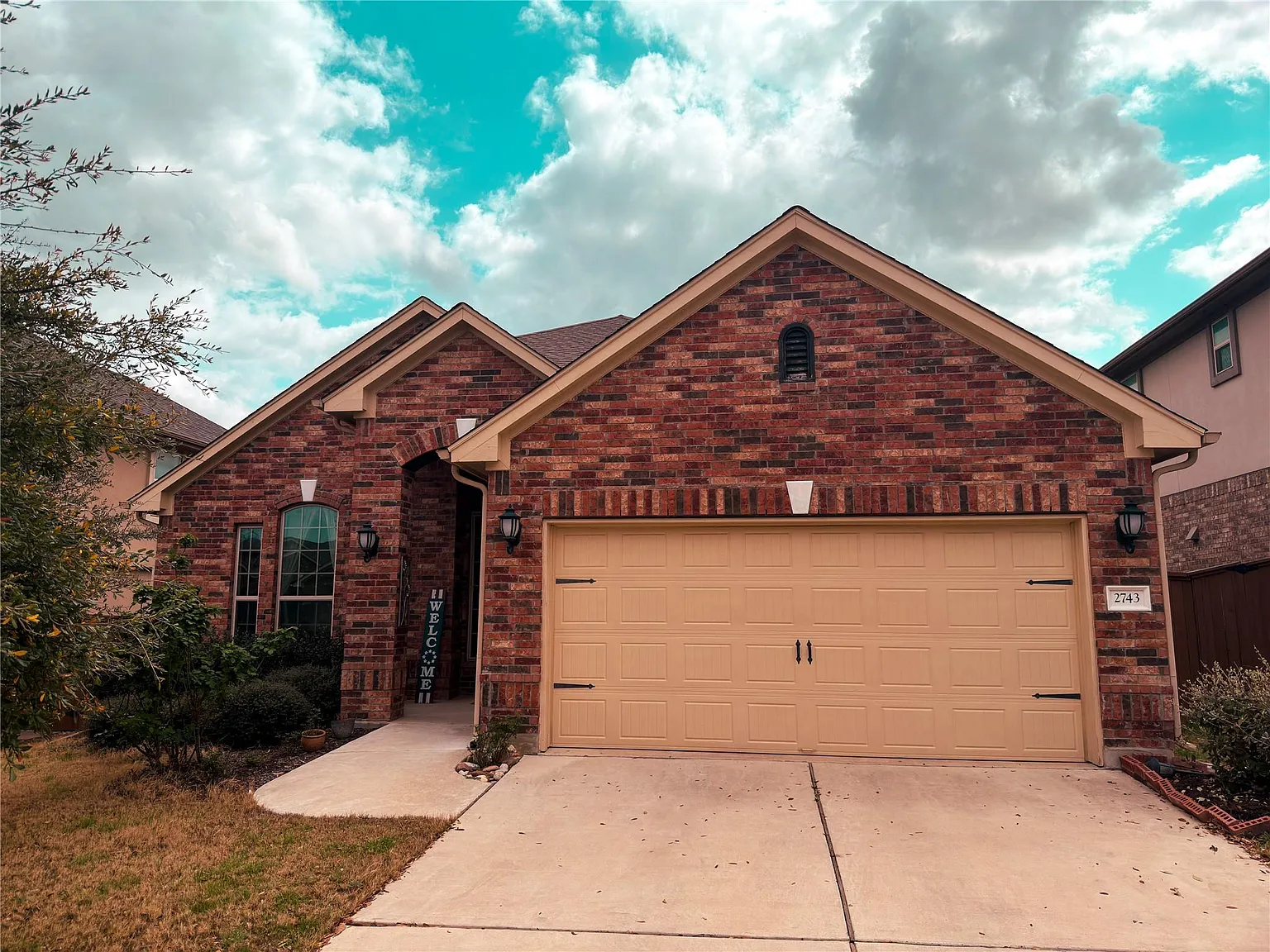 4 bed, 2.0 bath, 2082 sqft, $2,395 — Photo 3