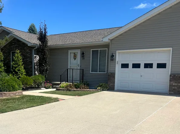 220 Huron Ln, Marine City, MI 48039