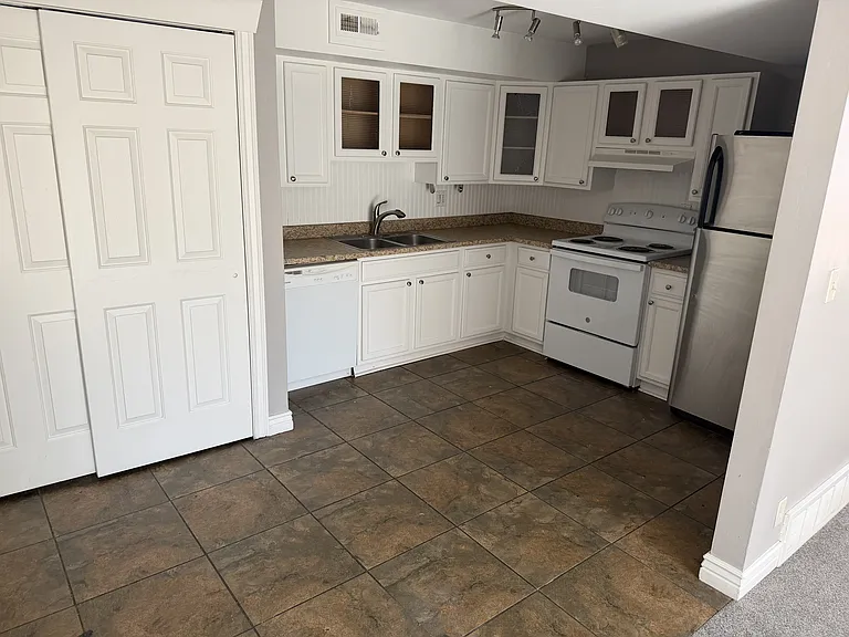 1455 E 4500 S — Photo 1