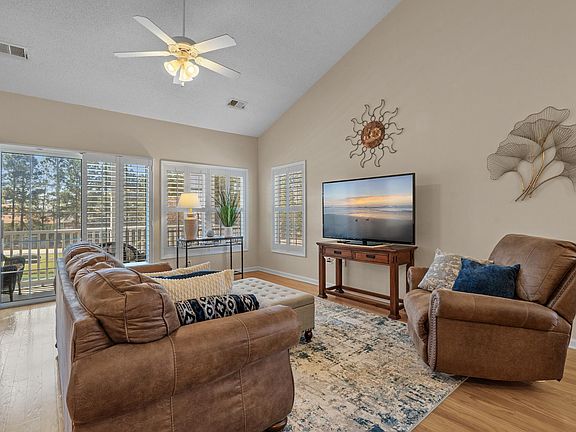 4th image of 5786 Longwood Dr. #203