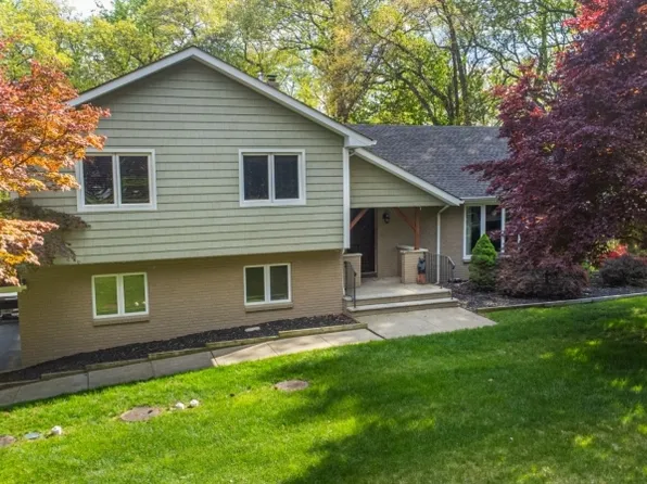 16 Tumbling Brook Rd, Montville Twp., NJ 07082