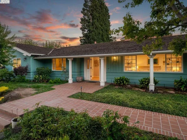 17485 Parker Rd, Castro Valley, CA 94546