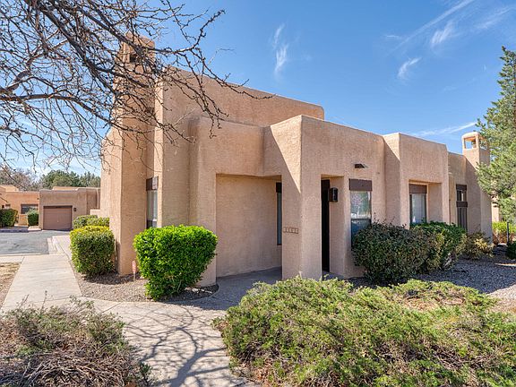 2nd image of 10279 Las Casitas Ct NE