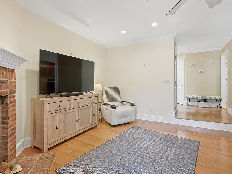 7514 Wellesley Park S — Photo 16