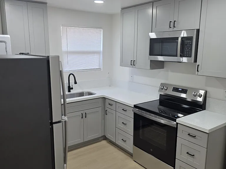 424 B St #8 — Photo 7