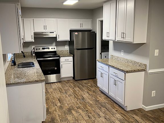 Open Kitchen. New Appliances. Granite Countertops.