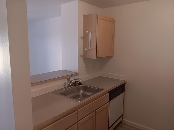 4th image of 3047 14th Ave W #C