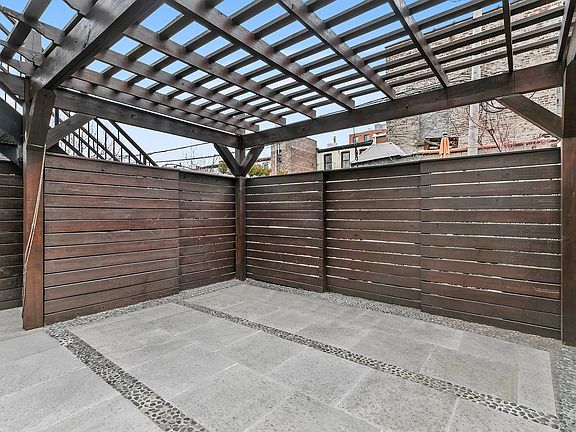 4th image of 953 Pacific St #1