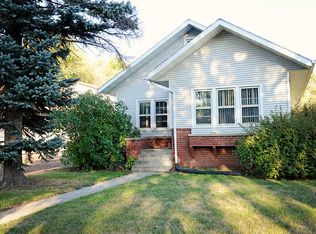 913 3rd St SE, Minot, ND 58701