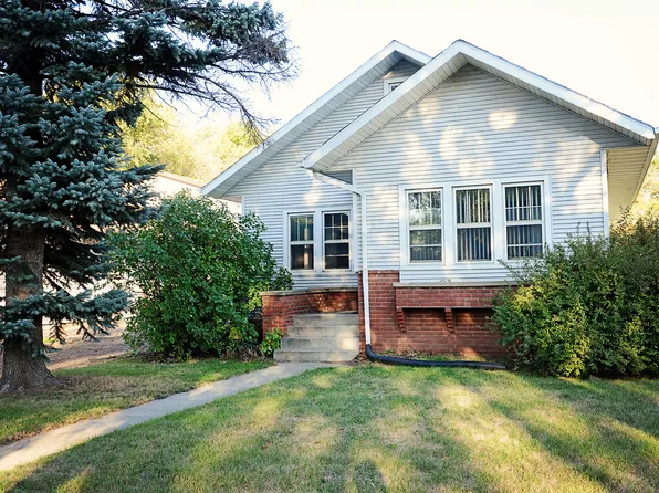 913 3rd St SE, Minot, ND 58701
