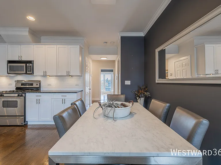 2033 W Superior St #4W — Photo 9