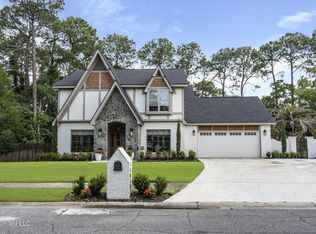 4011 Breezy Hill Ln, Ocean Springs, MS 39564
