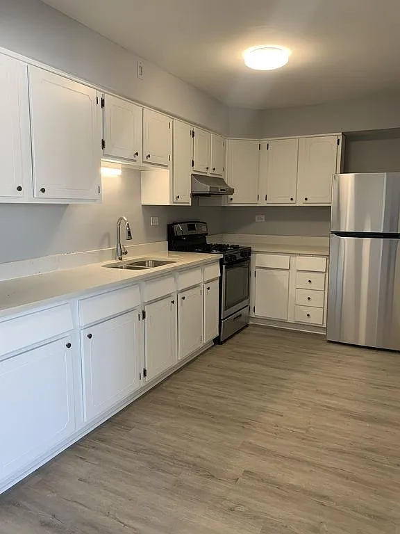 2 bed, 900 sqft, $1,845 — Photo 1
