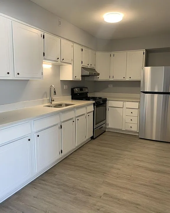 392 Executive Dr #105