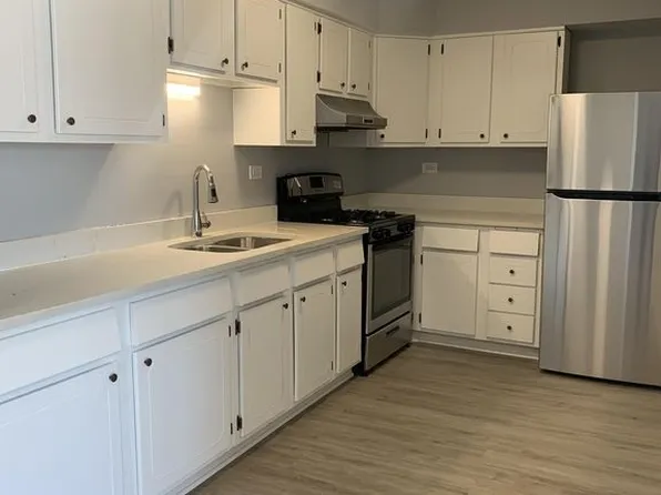 392 Executive Dr, Carol Stream, IL