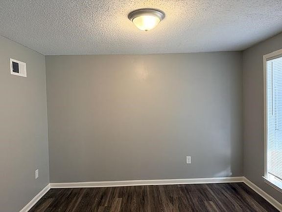 4th image of 1733 Gowan Dr