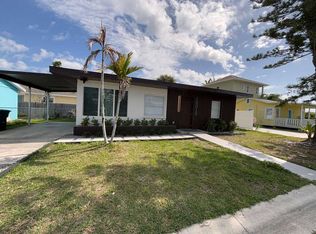 18015 2nd St E, Redington Shores, FL 33708