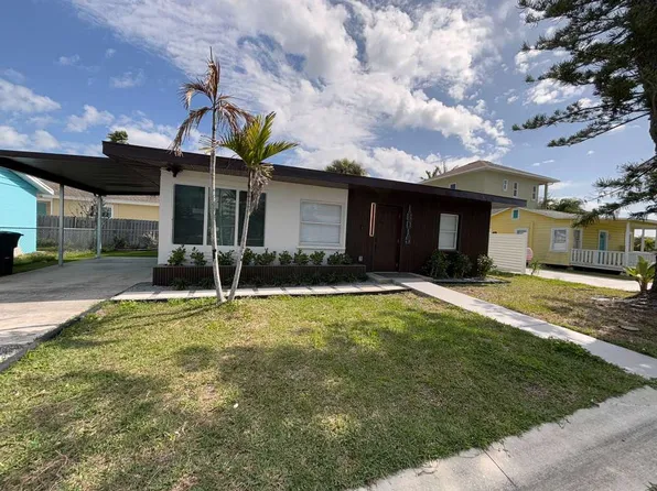 18015 2nd St E, Redington Shores, FL 33708