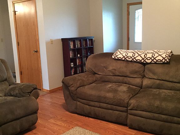 4th image of 204 Bradley Ct