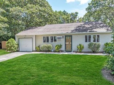 4 Eileen Ct, Coram, NY, 11727