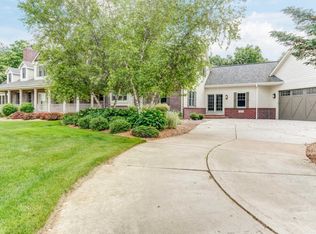 216 Augusta Ct, North Prairie, WI 53153