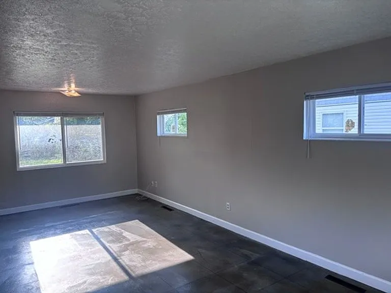 2377 Hanna Dr — Photo 8