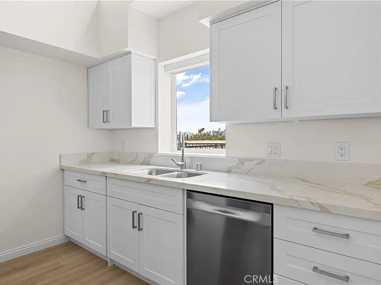 1818 S Norton Ave #408 — Photo 9
