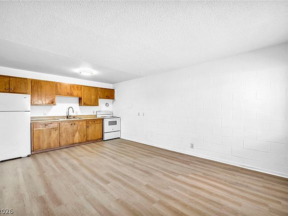 3rd image of 3720 Royal Crest St APT 6