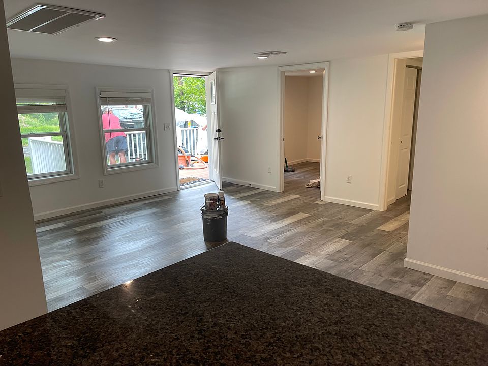 1st image of 17 Eastbrook Ln #1