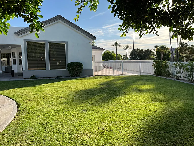 1172 W Island Dr — Photo 2