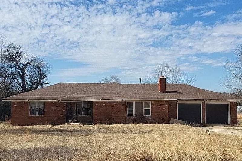 1st image of 2921 N Anderson Rd