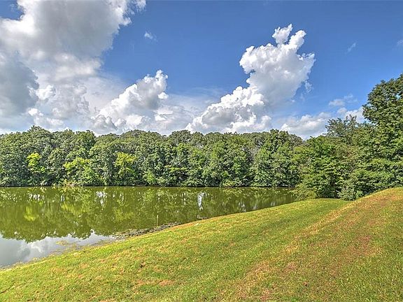 4th image of 427 Beyers Lake Est