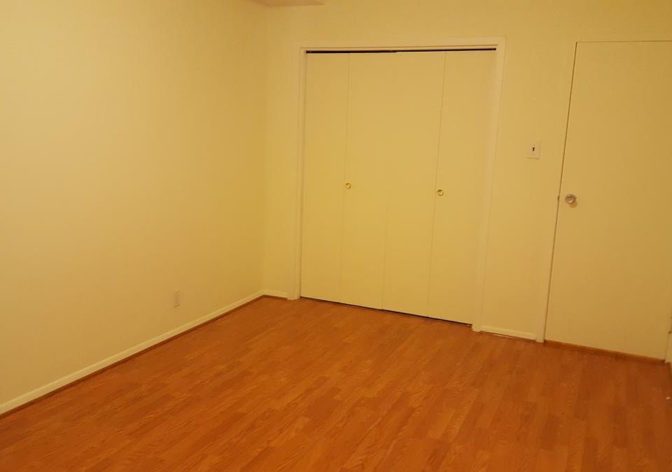 Bed Room 1 (another view)