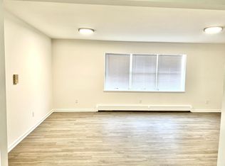 54 E Garfield St #48, Bay Shore, NY 11706