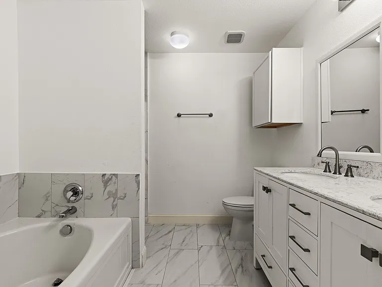 709 Chelsea Dr — Photo 9