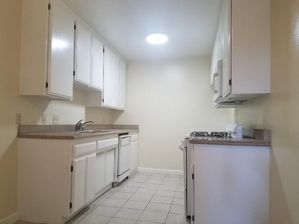 1st image of 3223 Bennett Dr