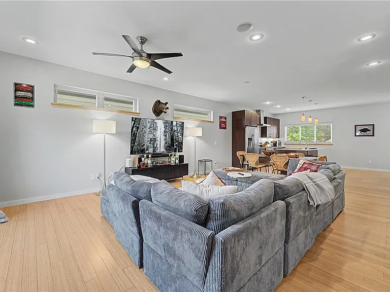 175 W Martin Luther King Blvd — Photo 8