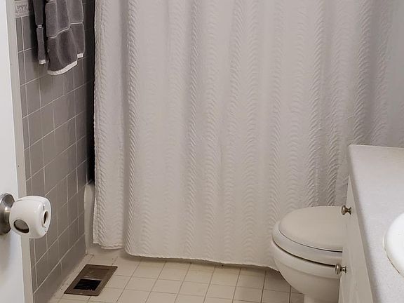 Upstairs full bath