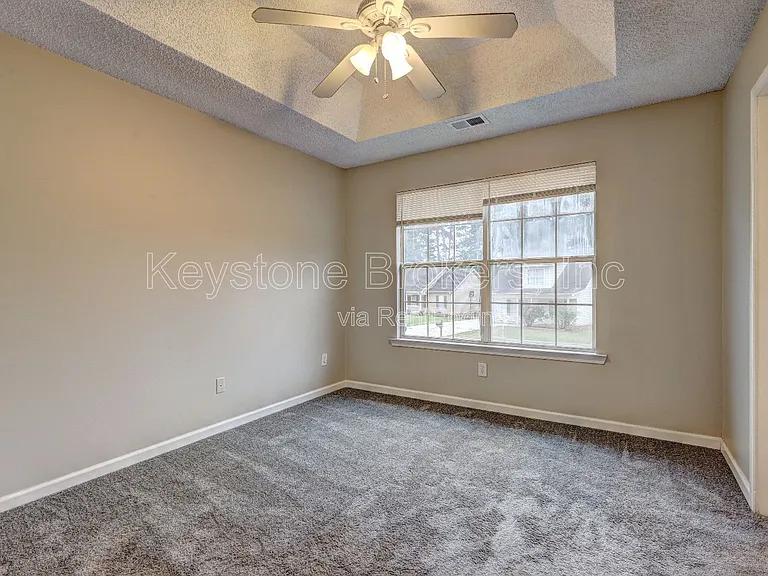1370 N Hampton Dr — Photo 5