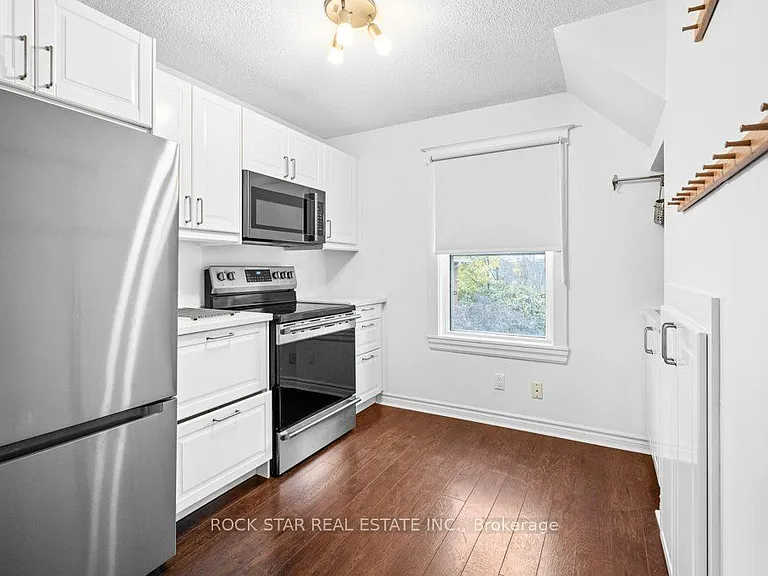 15 Melrose Ave N #UPPER — Photo 1