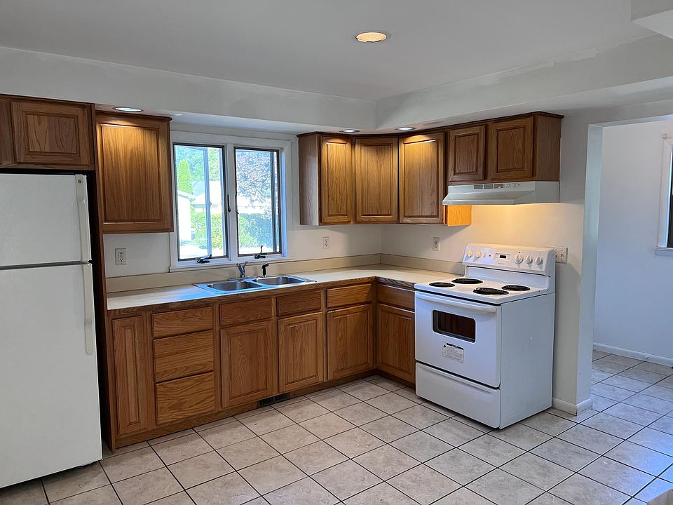 1st image of 300 E 4th St #B