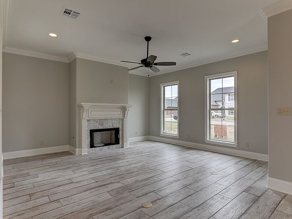 3rd image of 412 Dunvegan Ct