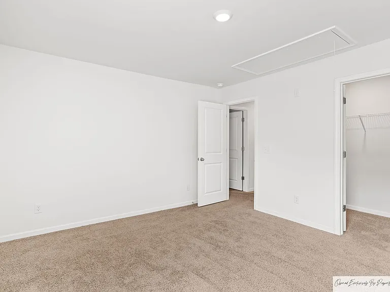 568 Stone Hollow Dr — Photo 30