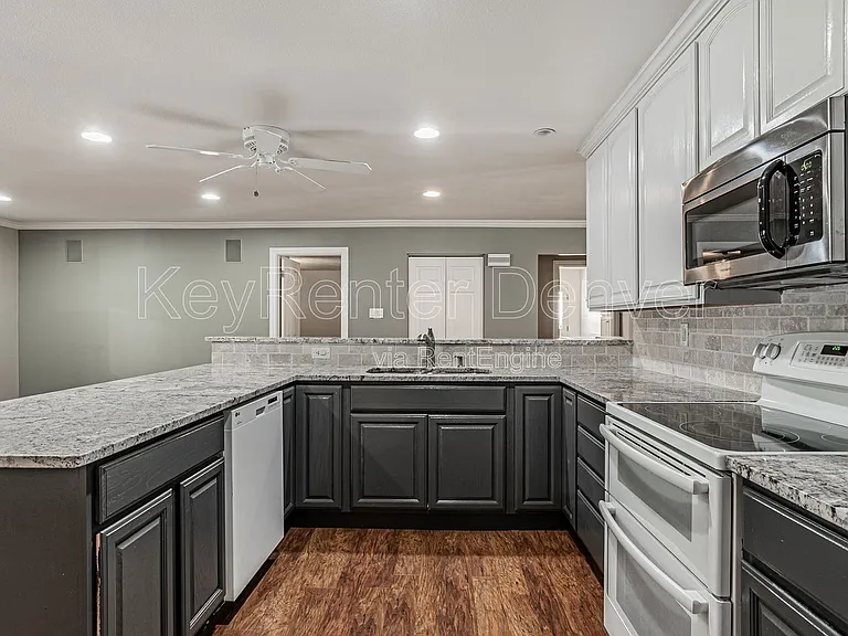 535 S Cody St — Photo 9