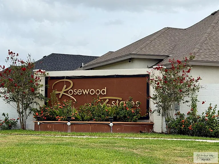 7005 Heliconia Dr — Photo 22