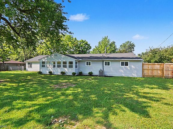 4th image of 9198 Saint Nicholas Dr
